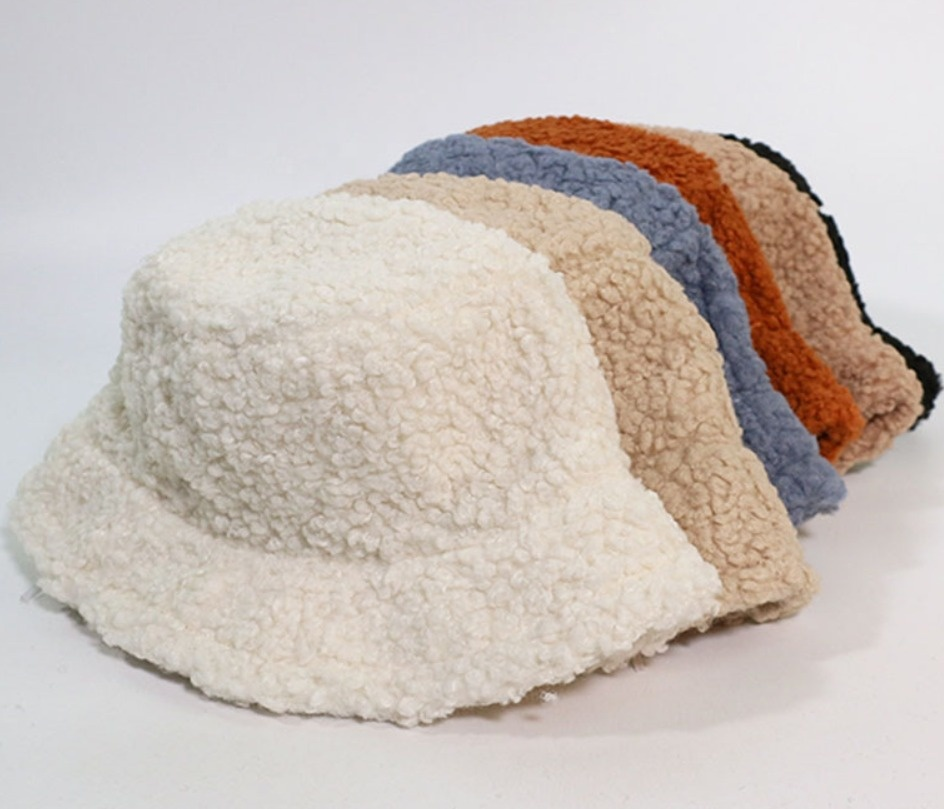Зимние шапки-ведра из искусственного меха