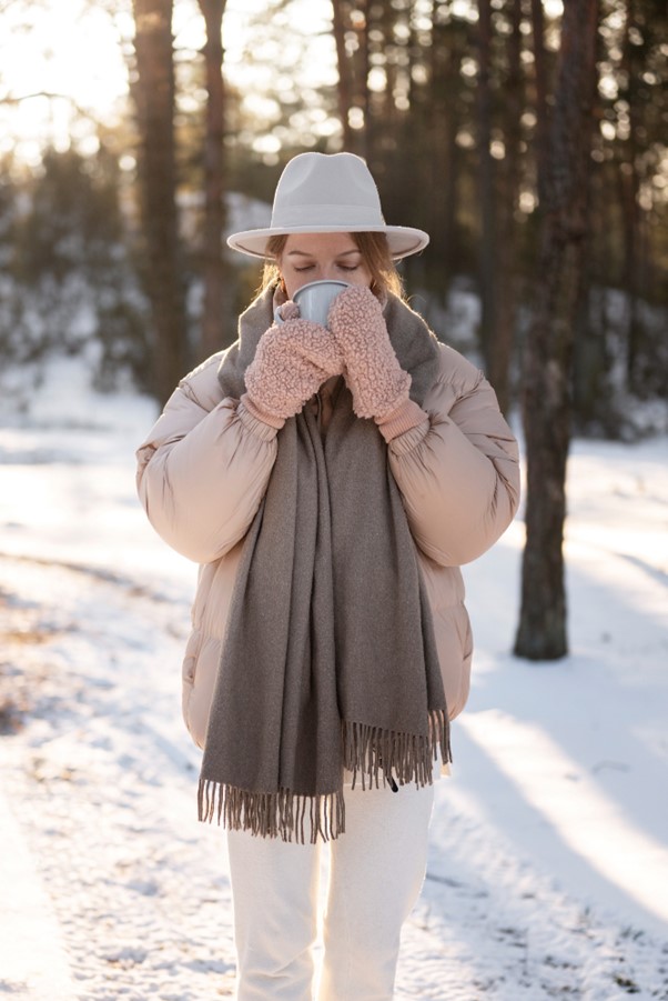 Советы по одеванию шарфов и пальто для женщин среднего возраста