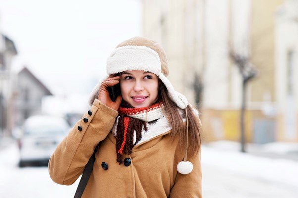 För- och nackdelar med att bära mössa på vintern
