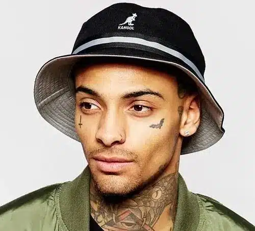 4. cappello a secchiello
