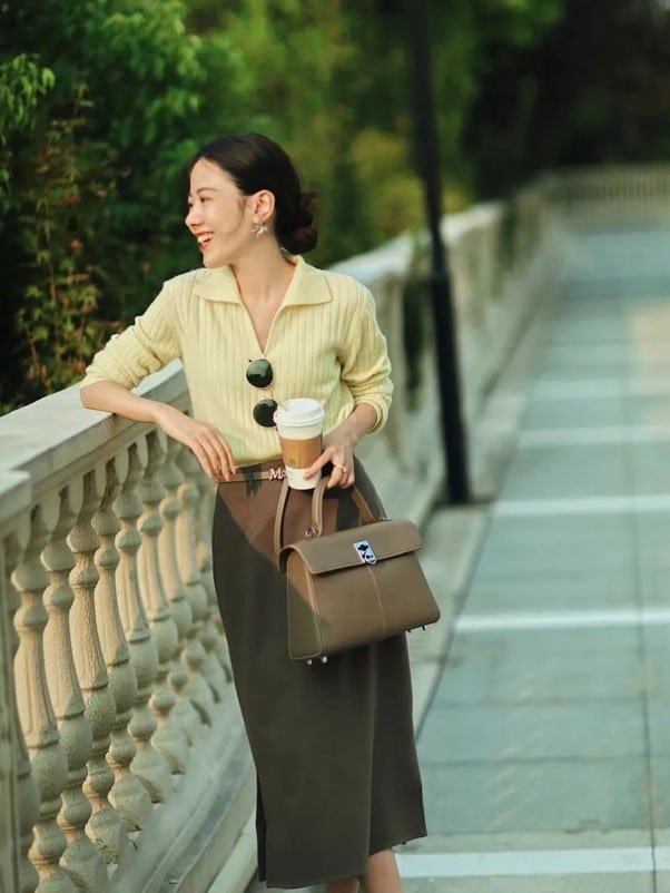 a sweater with a solid color long skirt-2