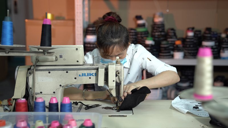 beanie-workshop1-3 custom beanie manufacturer