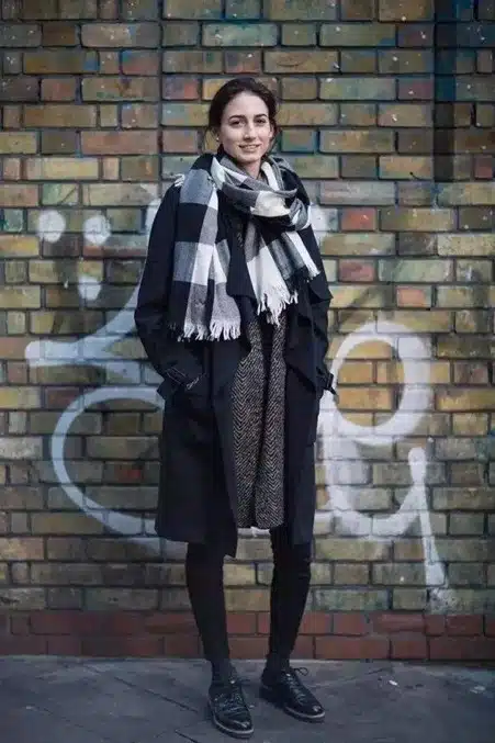 Look elegante e raffinato per sciarpa e cappotto