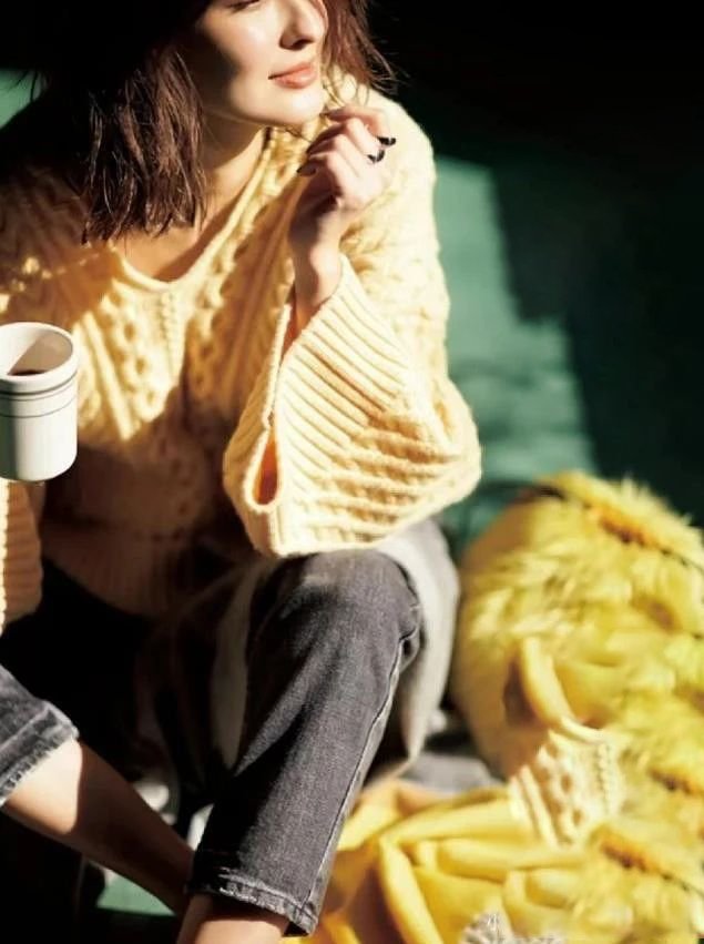 Milk yellow sweater