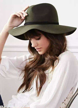wide-brim bucket hat