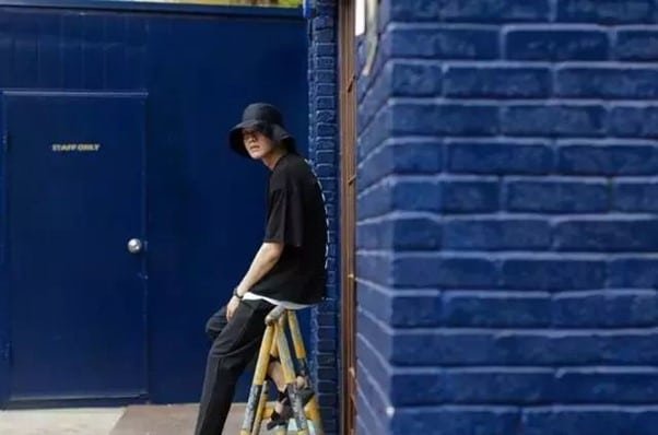 Wide-brimmed Bucket Hat