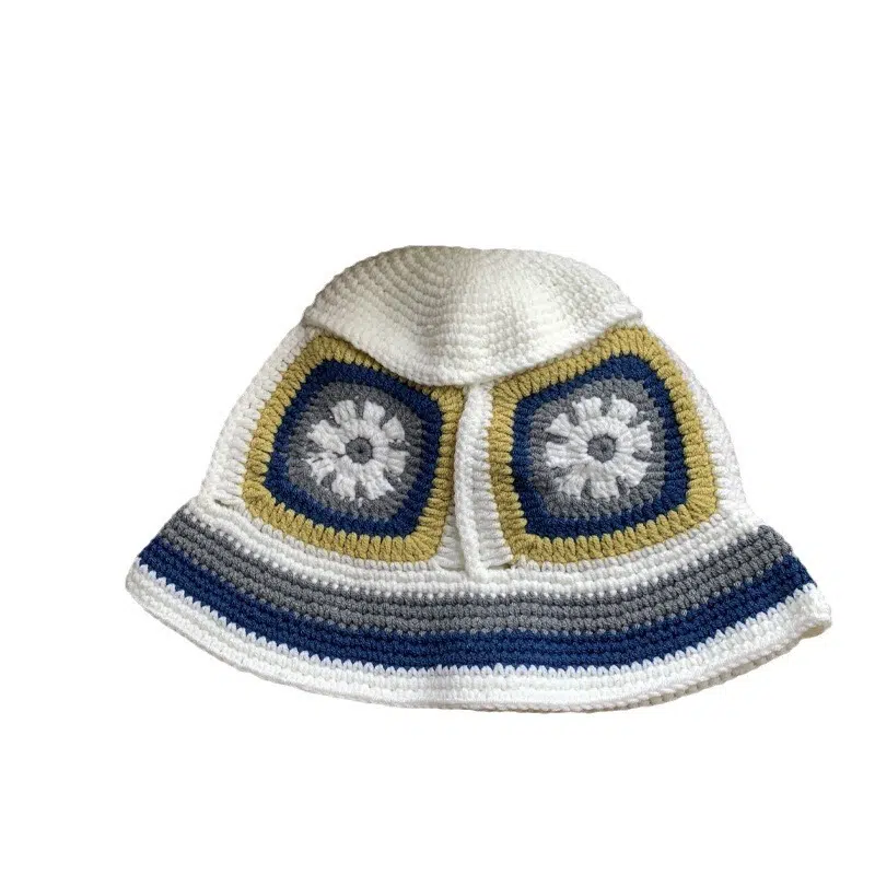 Cappello estivo all'uncinetto in maglia multicolore personalizzato in acrilico
