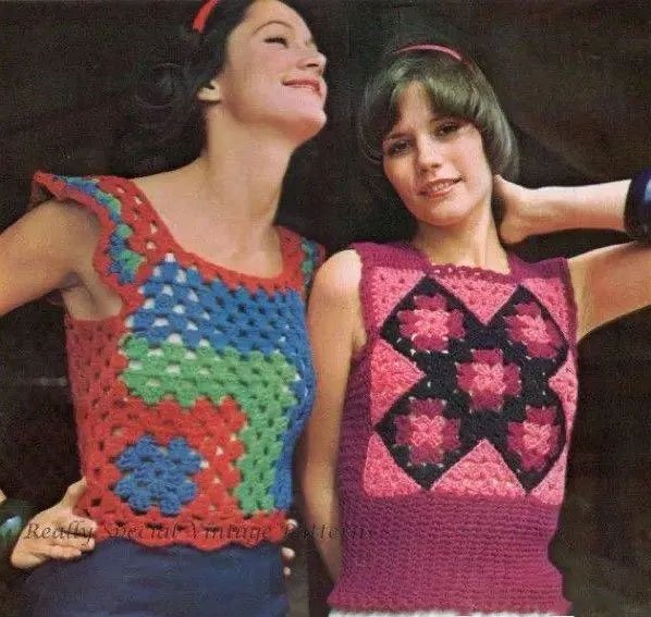 The granny square colored knitwear popular in the 1970s is also a very distinctive style
