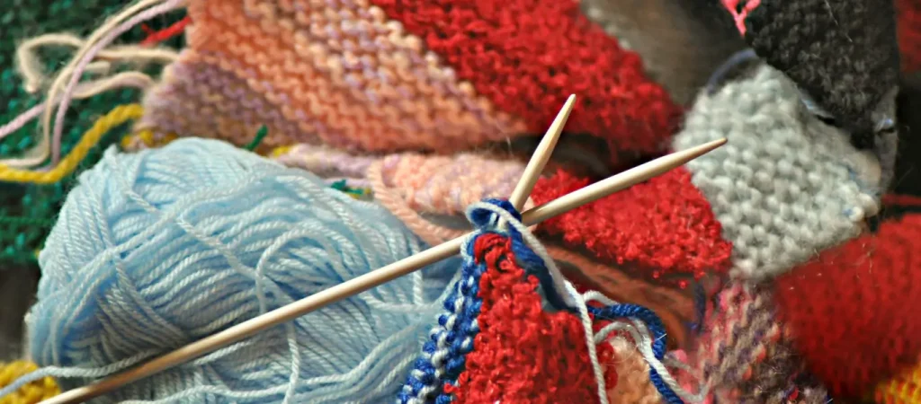 weft knitting by hands