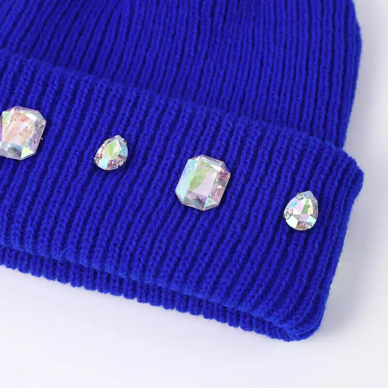 Bonnet en acrylique personnalisé avec chaîne en perles et strass – Chaud et élégant
