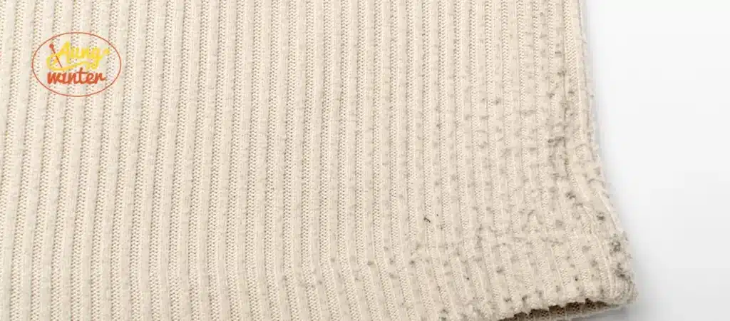 Pilling and Fuzzing on Knit Winter Hats - 01